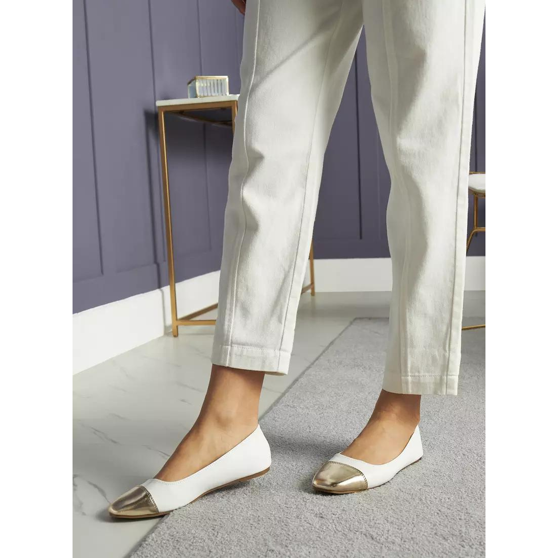 White/Gold Solid Slip-On Round Toe Ballerines