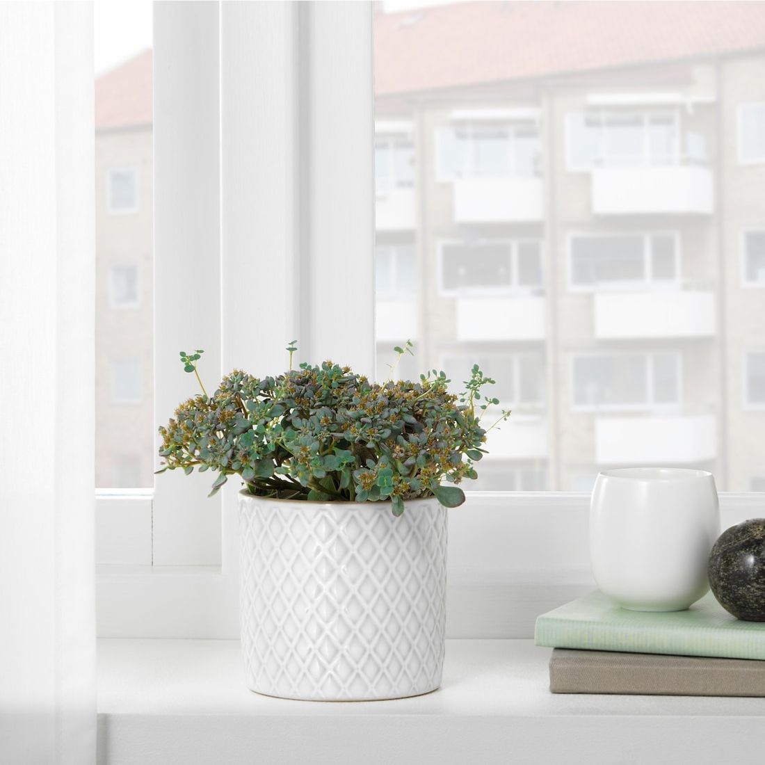 White Geometric Textured Ceramic Pot
