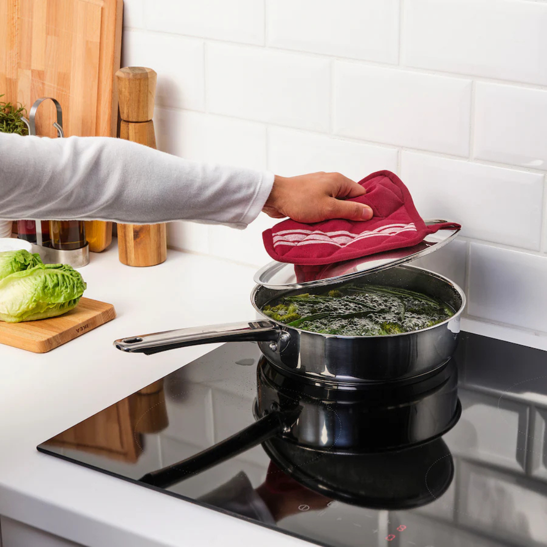 Red & Blue Oven Mitts and Pot Holder