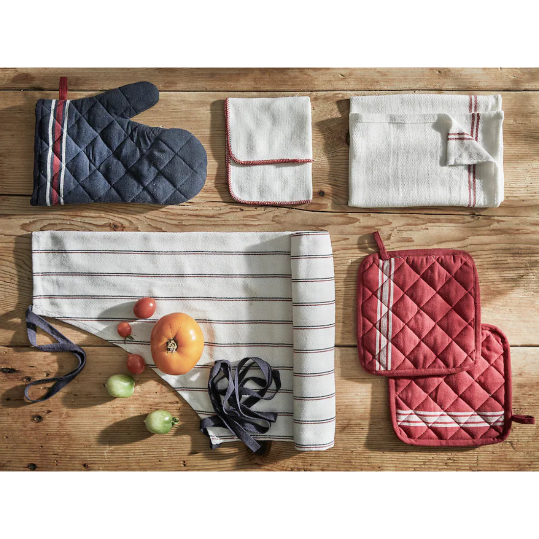 Red & Blue Oven Mitts and Pot Holder